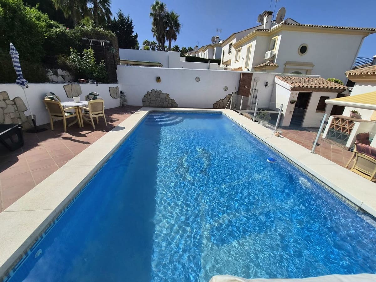 3 quarto Moradia Geminada para venda em Alhaurin Golf com piscina garagem - 499 000 € (Ref: 9948568)