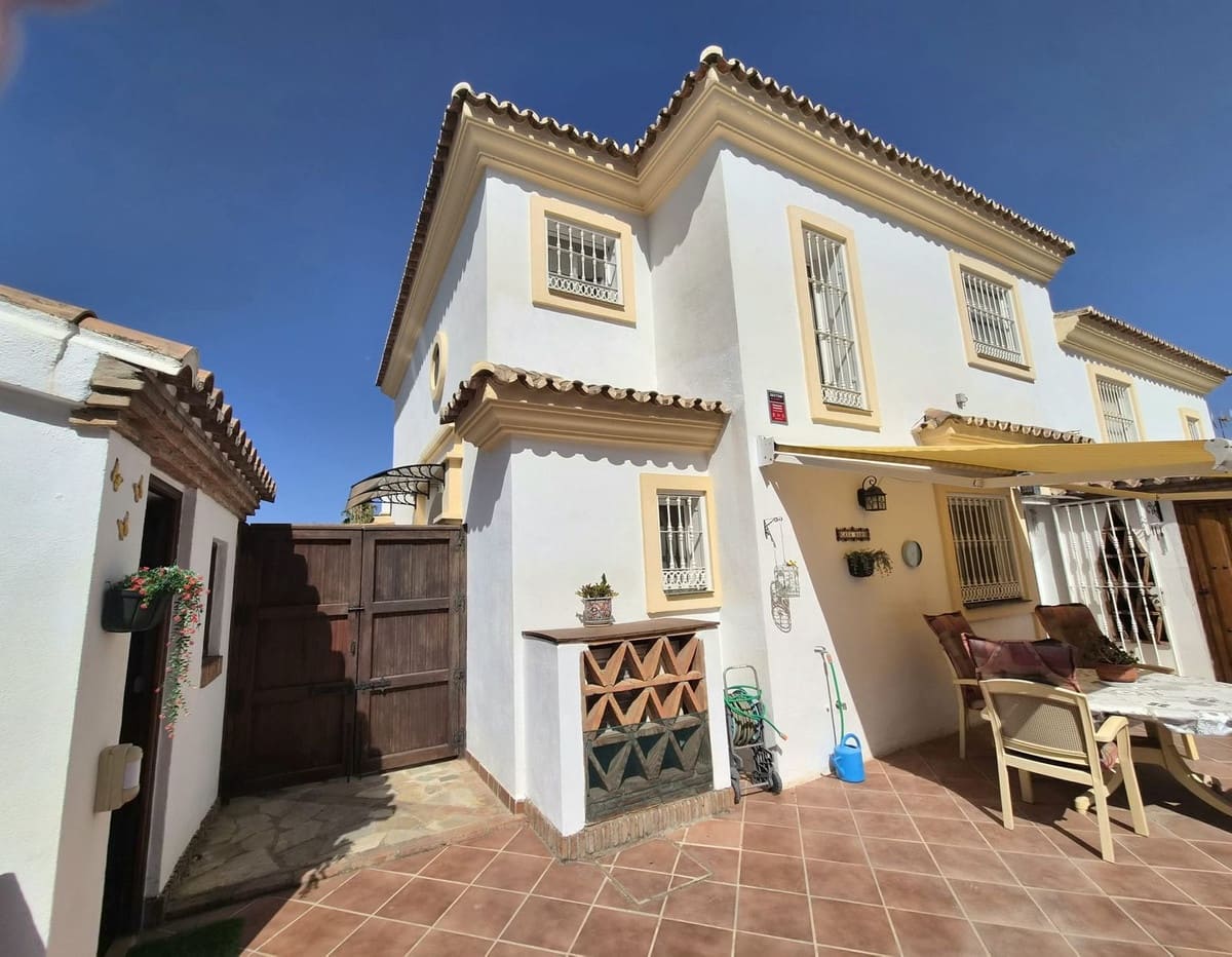 3 quarto Moradia Geminada para venda em Alhaurin Golf com piscina garagem - 499 000 € (Ref: 9948568)