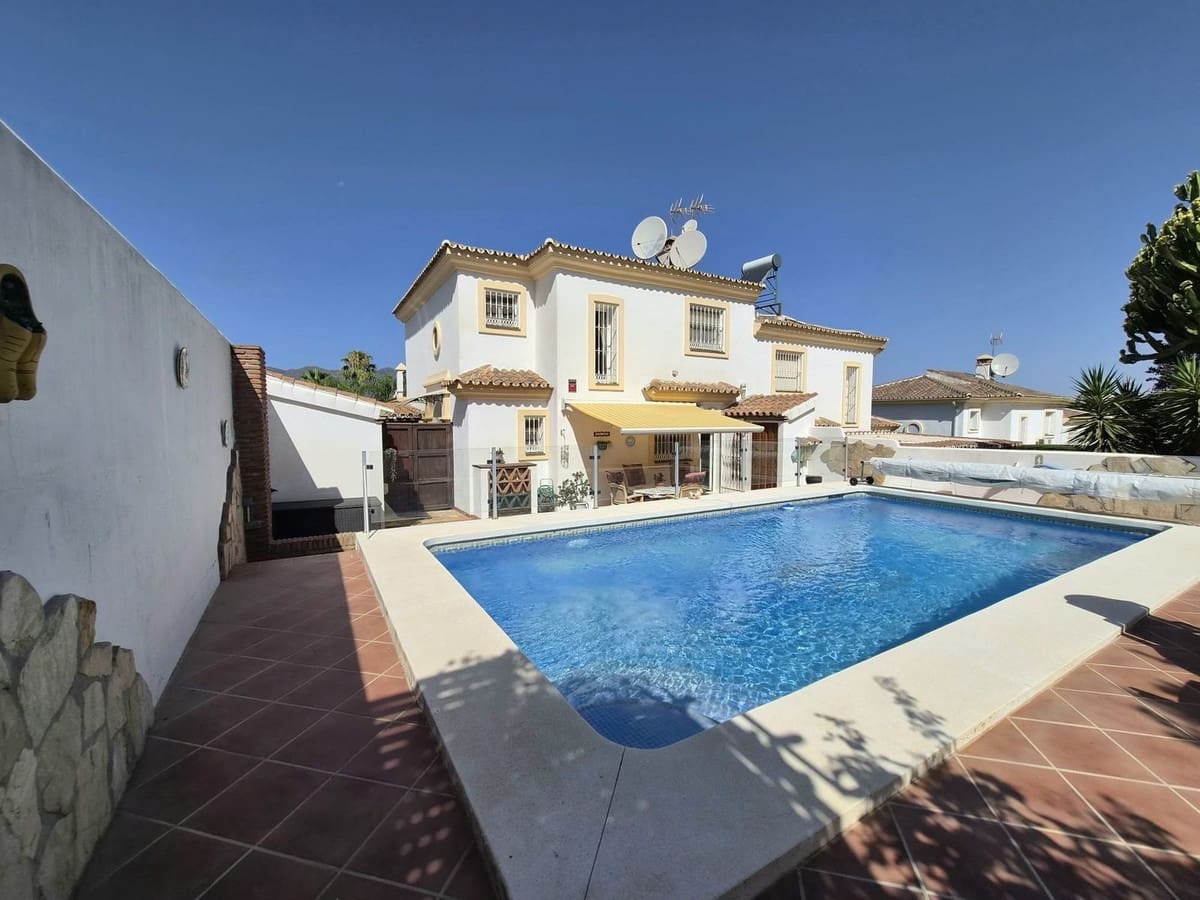 3 quarto Moradia Geminada para venda em Alhaurin Golf com piscina garagem - 499 000 € (Ref: 9948568)