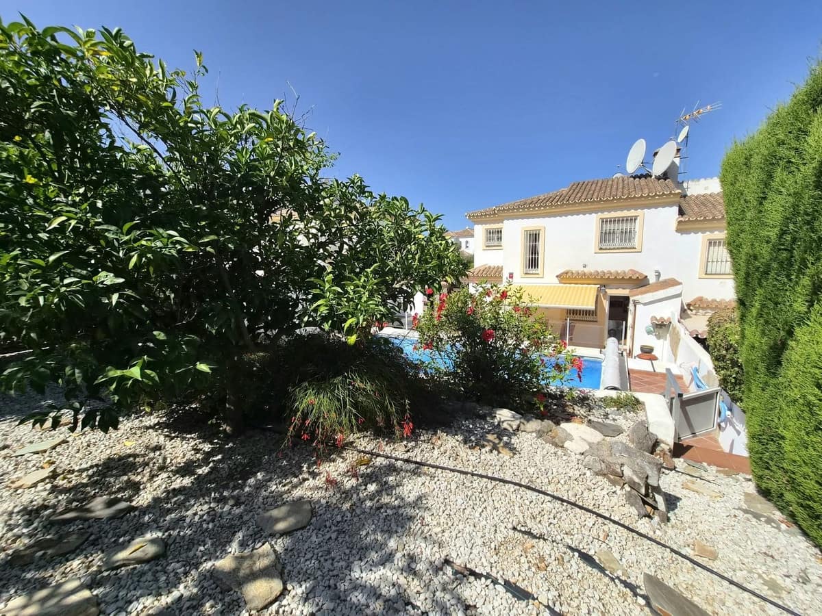 3 quarto Moradia Geminada para venda em Alhaurin Golf com piscina garagem - 499 000 € (Ref: 9948568)