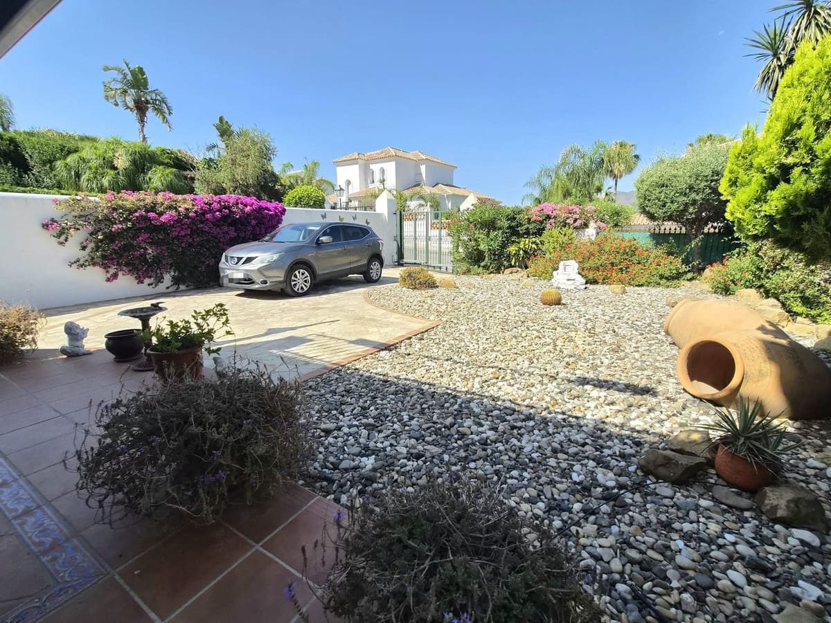 3 quarto Moradia Geminada para venda em Alhaurin Golf com piscina garagem - 499 000 € (Ref: 9948568)