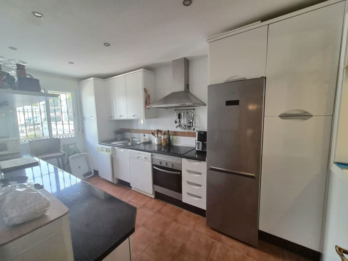 3 sypialnia Dom na sprzedaż w Alhaurin Golf z basenem garażem - 412 500 € (Ref: 9981232)