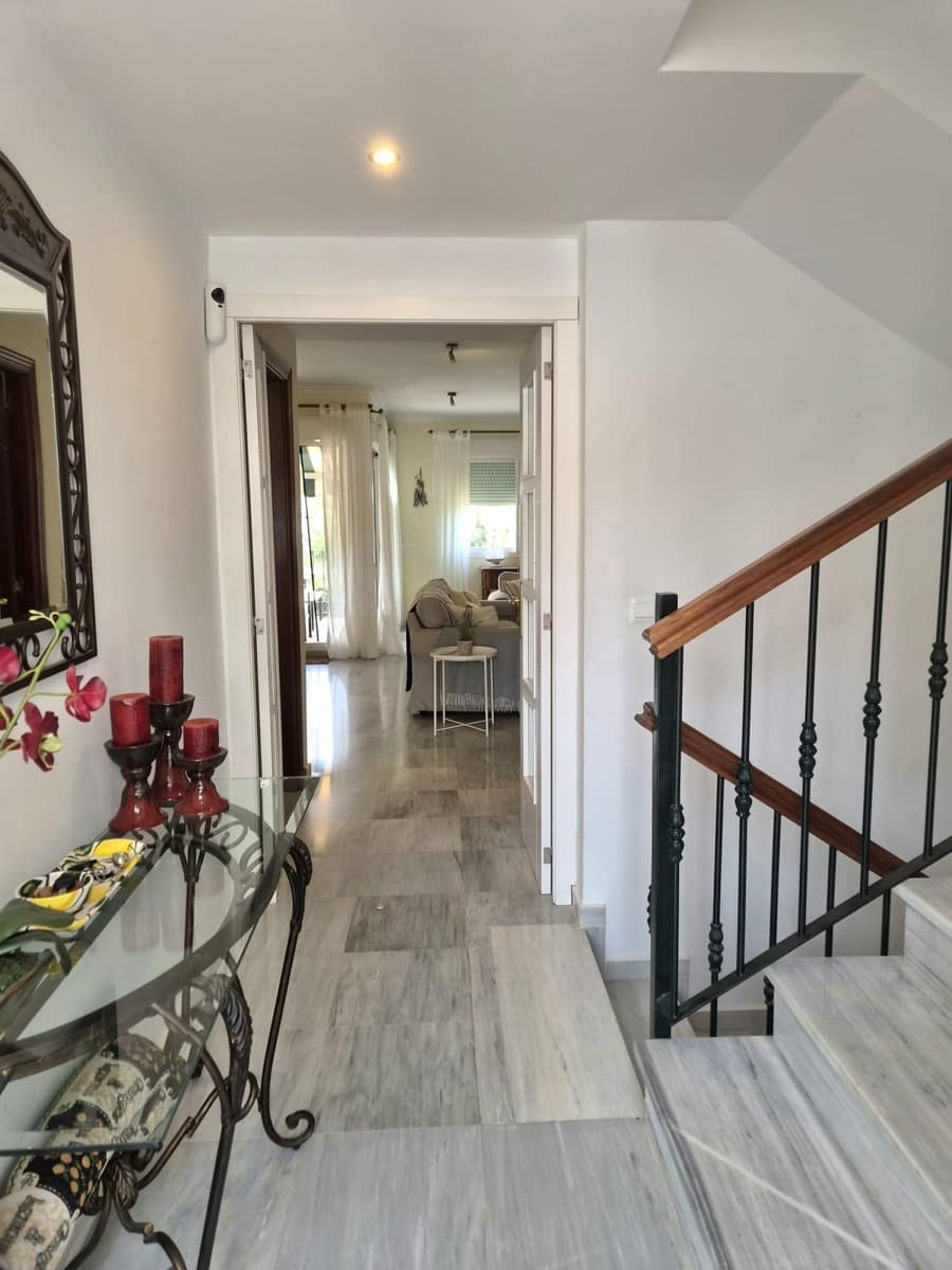 3 sypialnia Dom na sprzedaż w Alhaurin Golf z basenem garażem - 412 500 € (Ref: 9981232)