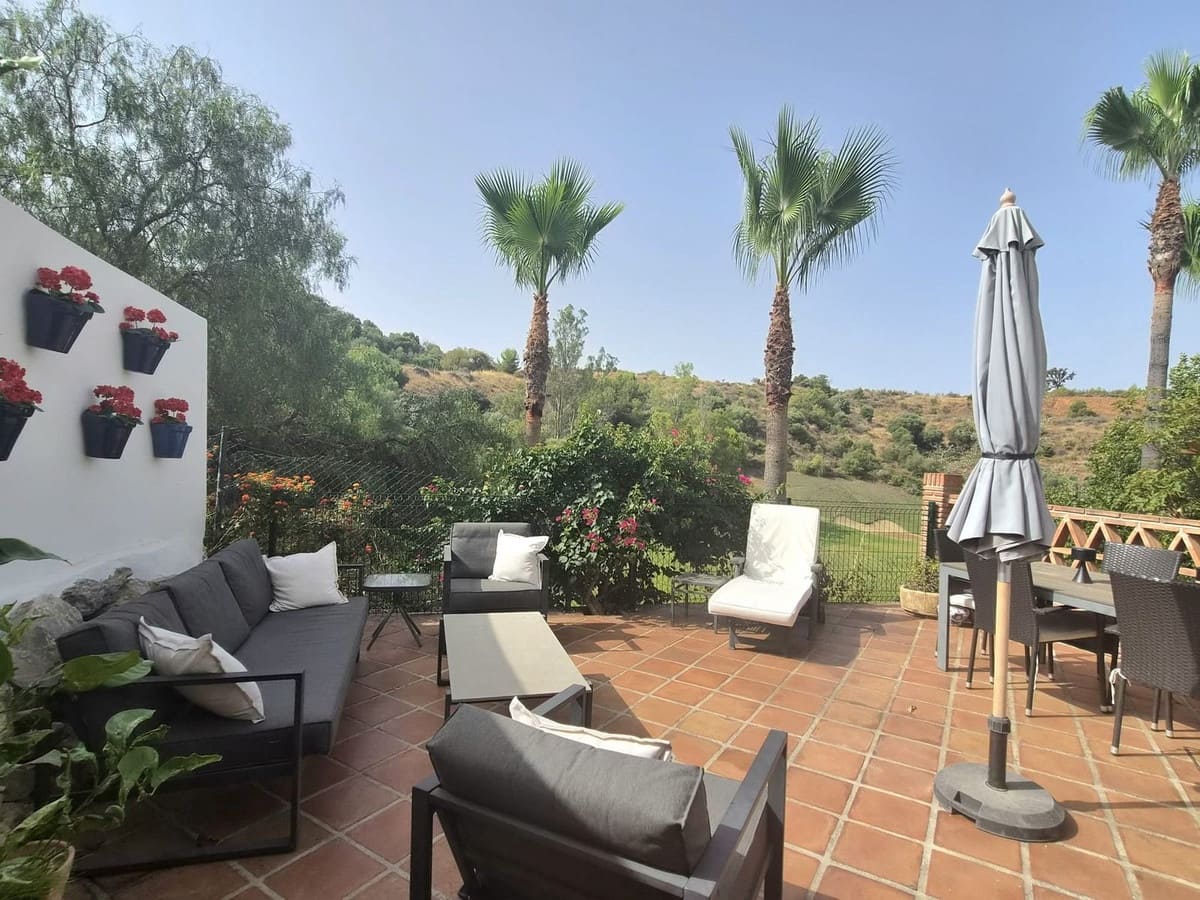 3 sypialnia Dom na sprzedaż w Alhaurin Golf z basenem garażem - 412 500 € (Ref: 9981232)