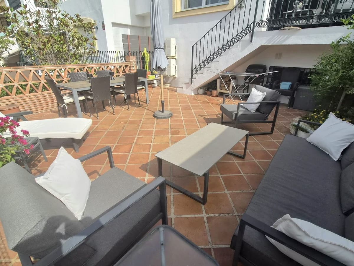 3 sypialnia Dom na sprzedaż w Alhaurin Golf z basenem garażem - 412 500 € (Ref: 9981232)