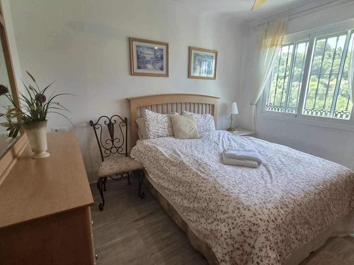 3 sypialnia Dom na sprzedaż w Alhaurin Golf z basenem garażem - 412 500 € (Ref: 9981232)