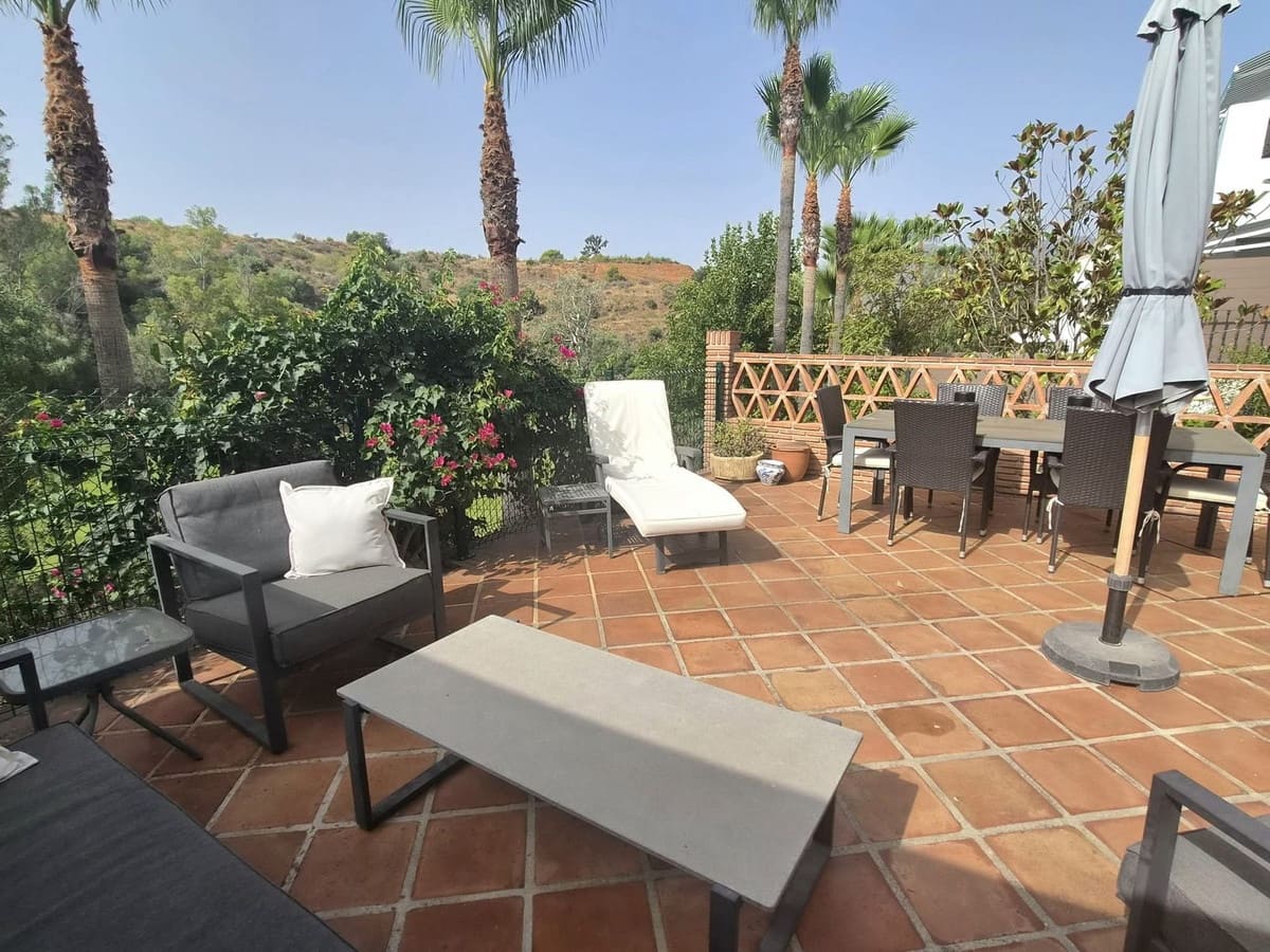 3 sypialnia Dom na sprzedaż w Alhaurin Golf z basenem garażem - 412 500 € (Ref: 9981232)