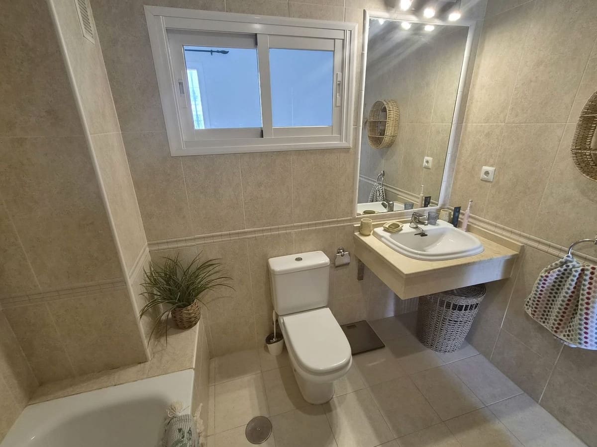3 sypialnia Dom na sprzedaż w Alhaurin Golf z basenem garażem - 412 500 € (Ref: 9981232)