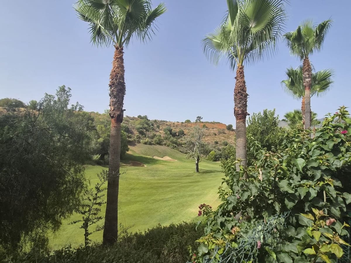 3 sypialnia Dom na sprzedaż w Alhaurin Golf z basenem garażem - 412 500 € (Ref: 9981232)