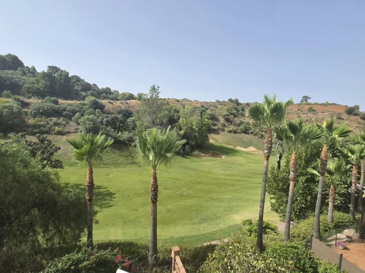 3 sypialnia Dom na sprzedaż w Alhaurin Golf z basenem garażem - 412 500 € (Ref: 9981232)
