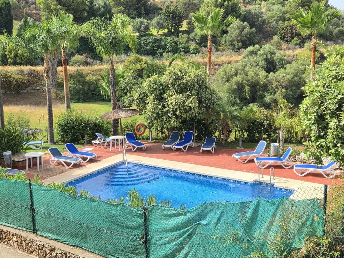 3 sypialnia Dom na sprzedaż w Alhaurin Golf z basenem garażem - 412 500 € (Ref: 9981232)