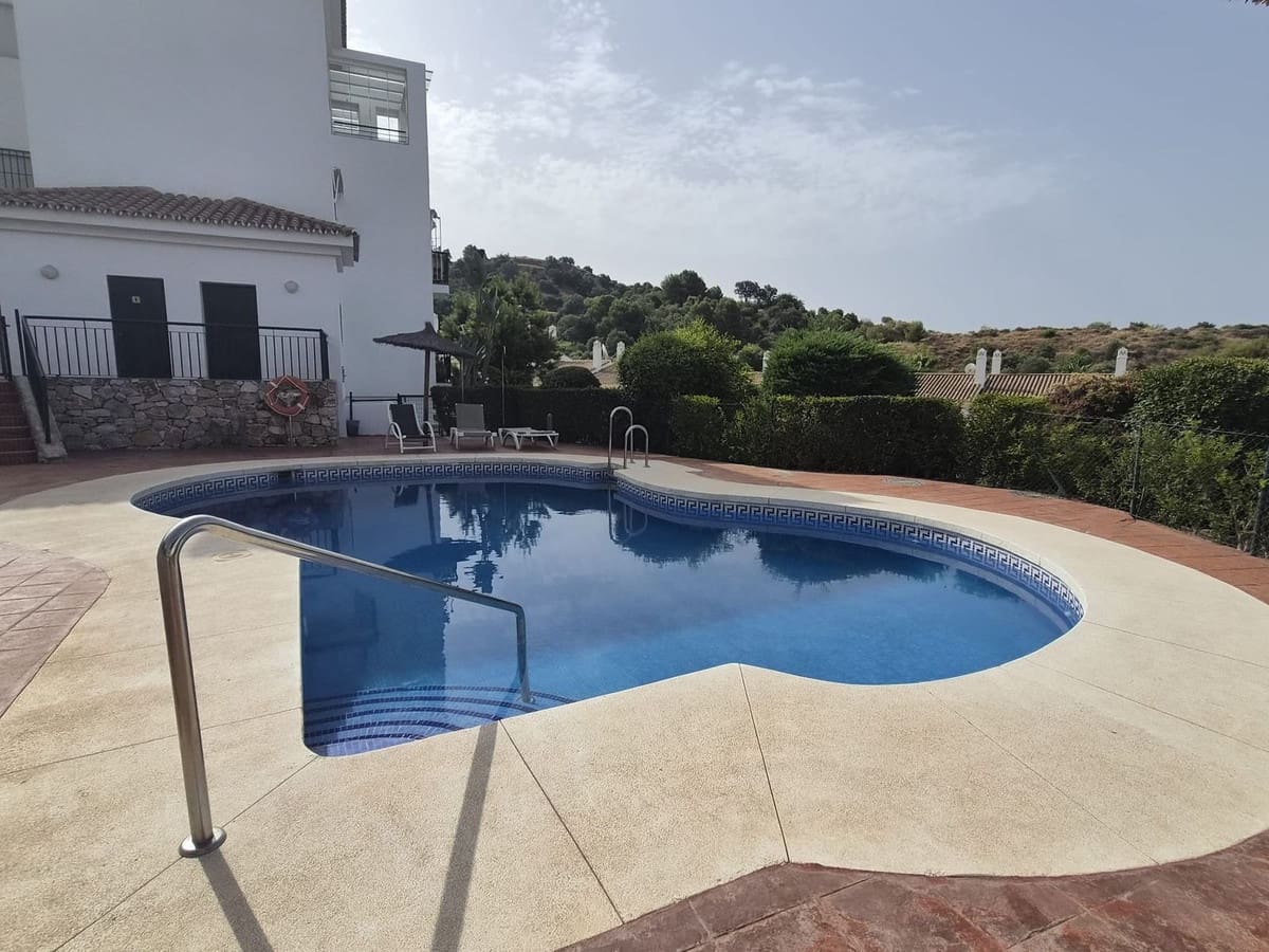 3 bedroom Apartment for sale in Alhaurin Golf with pool garage - € 399,000 (Ref: 9981640)