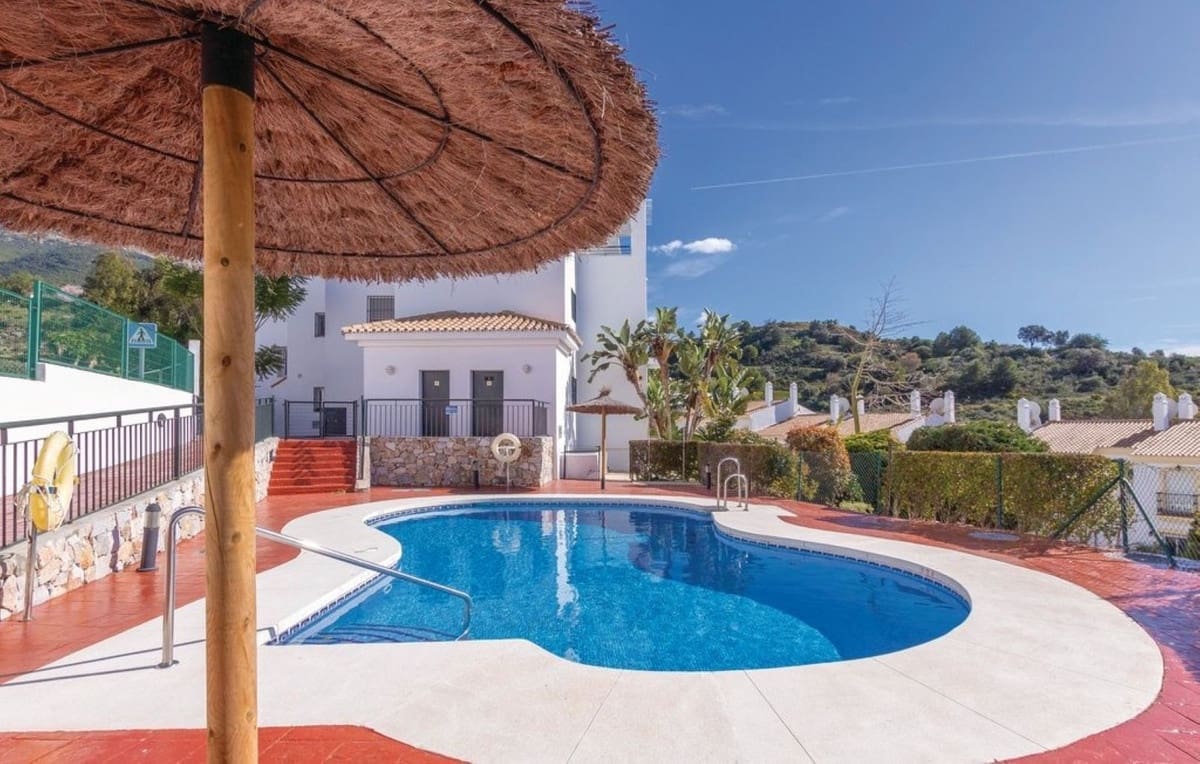 3 quarto Apartamento para venda em Alhaurin Golf com piscina garagem - 399 000 € (Ref: 9981640)