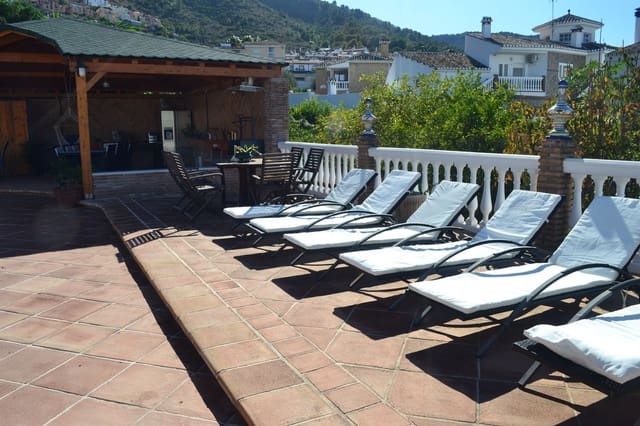 7 soverom Hotell til salgs i Alhaurín de la Torre med svømmebasseng garasje - € 850 000 (Ref: 9999035)