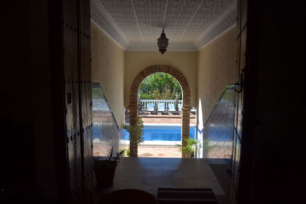 7 soveværelse Hotel til salg i Alhaurin de la Torre med swimmingpool garage - € 850.000 (Ref: 9999035)