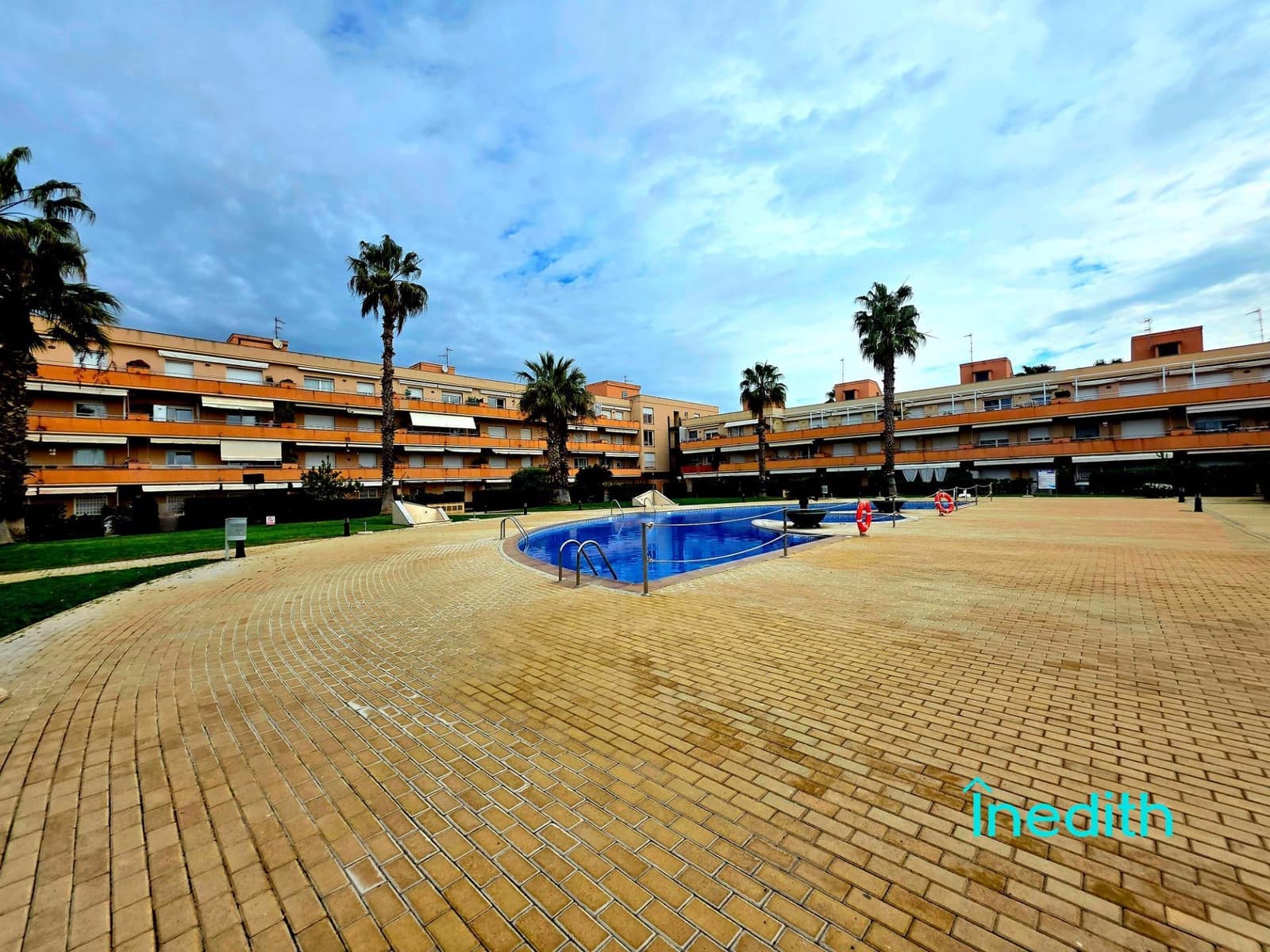 Adosado de 3 habitaciones en Cubelles en venta con piscina garaje - 680.000 € (Ref: 9128451)
