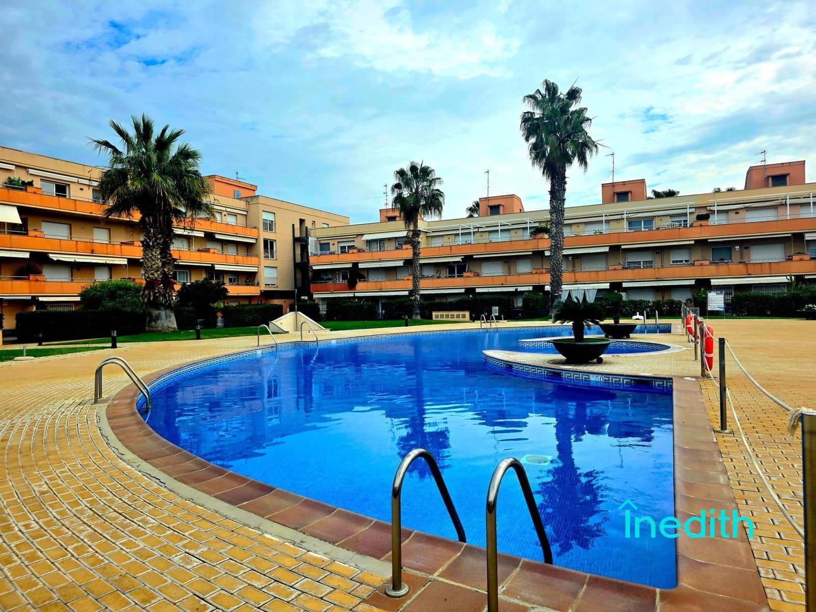 Adosado de 3 habitaciones en Cubelles en venta con piscina garaje - 680.000 € (Ref: 9128451)