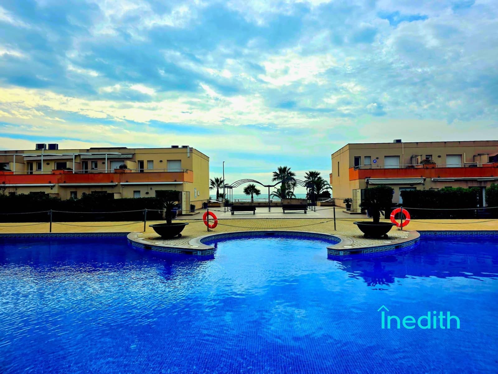 Adosado de 3 habitaciones en Cubelles en venta con piscina garaje - 680.000 € (Ref: 9128451)