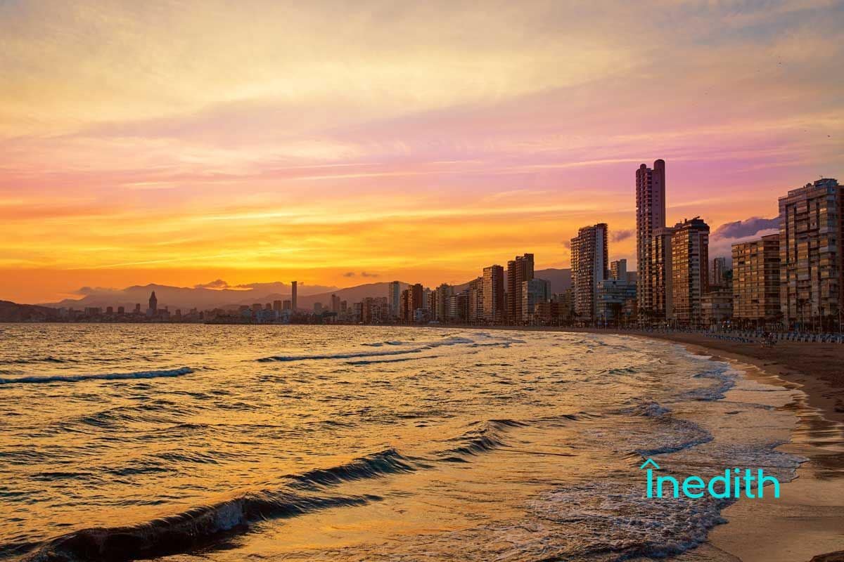 2 soverom Leilighet til salgs i Benidorm med svømmebasseng - € 1 100 000 (Ref: 9128453)