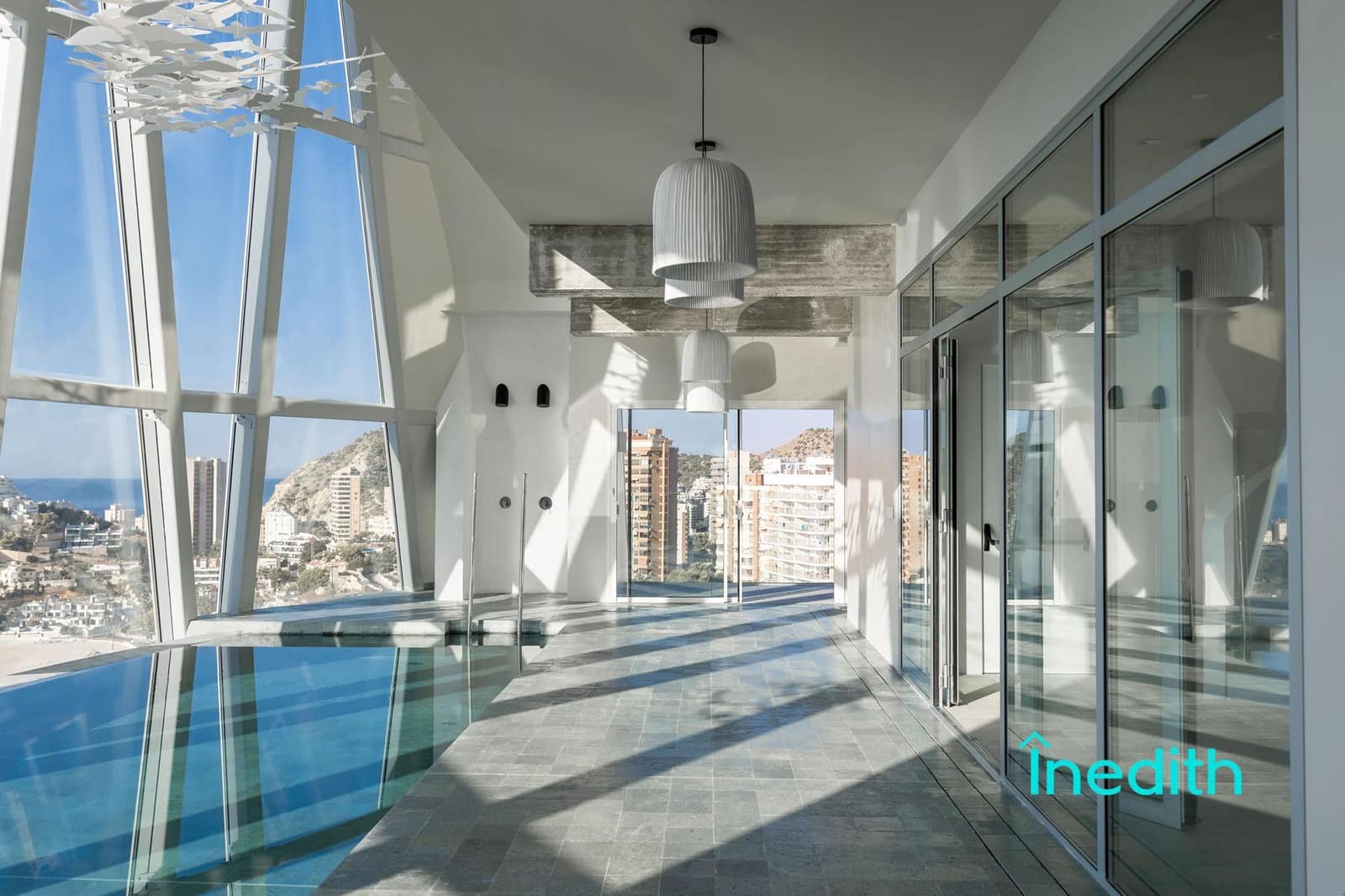 2 soverom Leilighet til salgs i Benidorm med svømmebasseng - € 1 100 000 (Ref: 9128453)