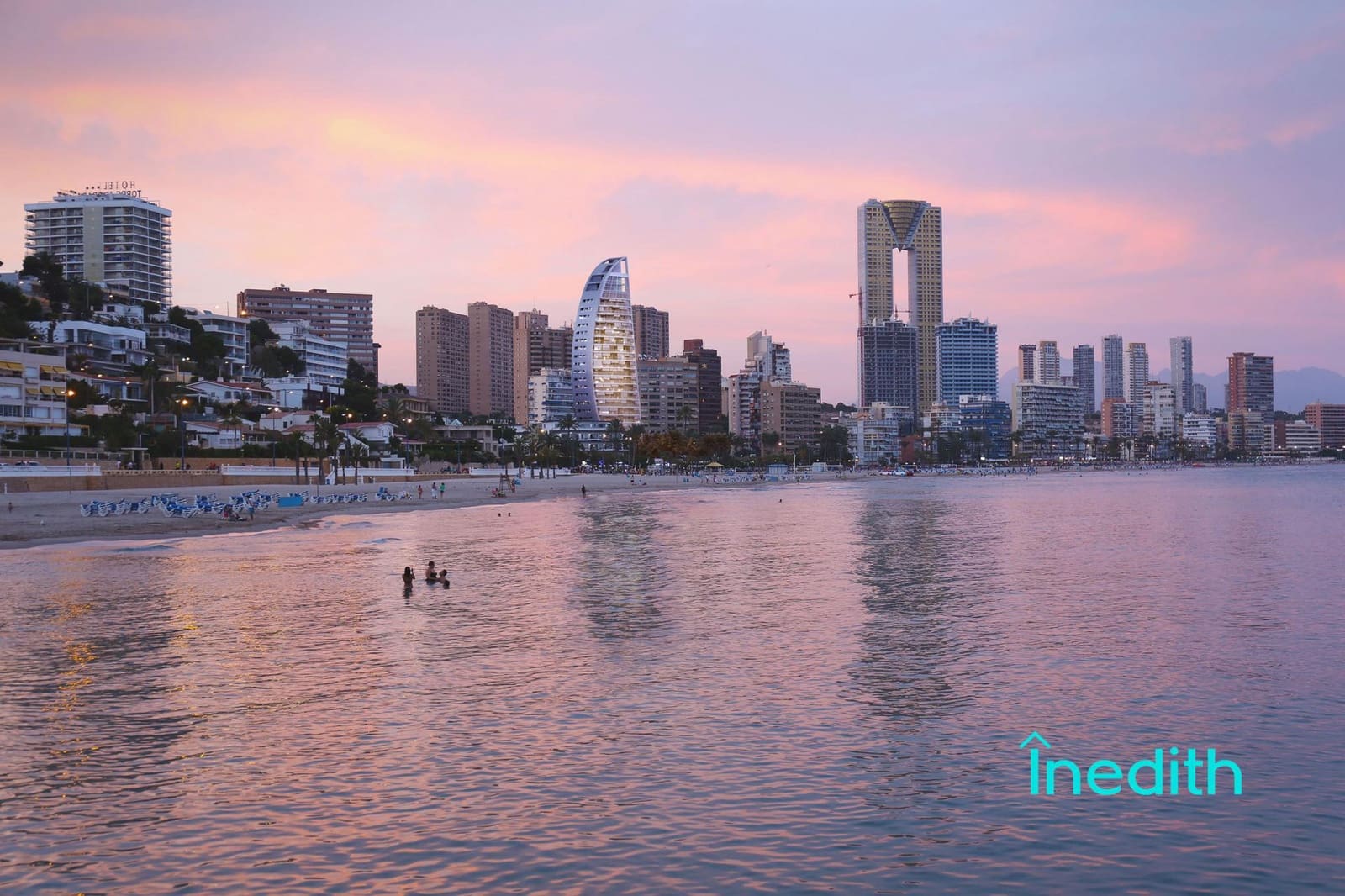 2 soverom Leilighet til salgs i Benidorm med svømmebasseng - € 1 100 000 (Ref: 9128453)