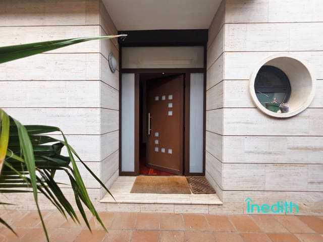 4 soveværelse Villa til salg i Castelldefels med swimmingpool garage - € 1.299.000 (Ref: 9128458)