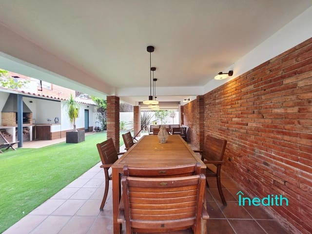 4 soveværelse Villa til salg i Castelldefels med swimmingpool garage - € 1.299.000 (Ref: 9128458)