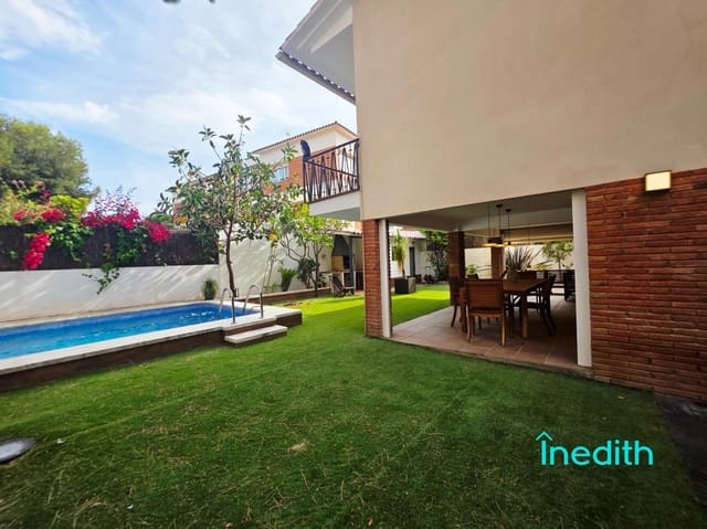 4 soveværelse Villa til salg i Castelldefels med swimmingpool garage - € 1.299.000 (Ref: 9128458)