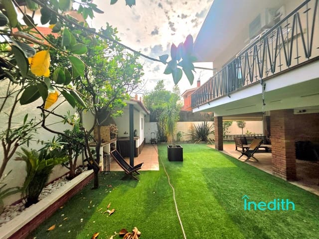 4 soveværelse Villa til salg i Castelldefels med swimmingpool garage - € 1.299.000 (Ref: 9128458)