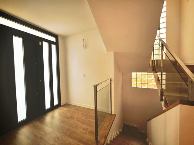 4 makuuhuone Huvila myytävänä paikassa Segur de Calafell, Calafell mukana uima-altaan 
autotalli - 455 000 € (Ref: 9191218)