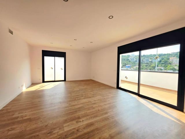 4 makuuhuone Huvila myytävänä paikassa Segur de Calafell, Calafell mukana uima-altaan 
autotalli - 455 000 € (Ref: 9191218)