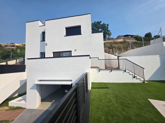 4 makuuhuone Huvila myytävänä paikassa Segur de Calafell, Calafell mukana uima-altaan 
autotalli - 455 000 € (Ref: 9191218)