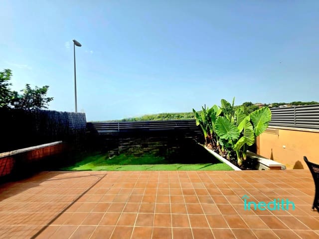 Adosado de 3 habitaciones en Cubelles en venta con garaje - 398.500 € (Ref: 9204733)