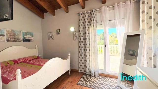 6 bedroom Villa for sale in Cunit with pool garage - € 625,000 (Ref: 9240085)