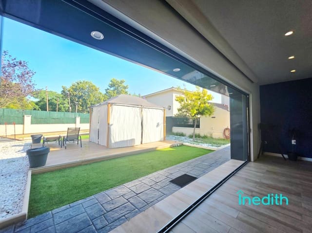 10 soverom Villa til salgs i Cubelles med svømmebasseng garasje - € 798 000 (Ref: 9262736)