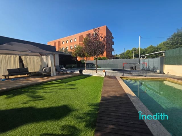 Chalet de 10 habitaciones en Cubelles en venta con piscina garaje - 780.000 € (Ref: 9262736)