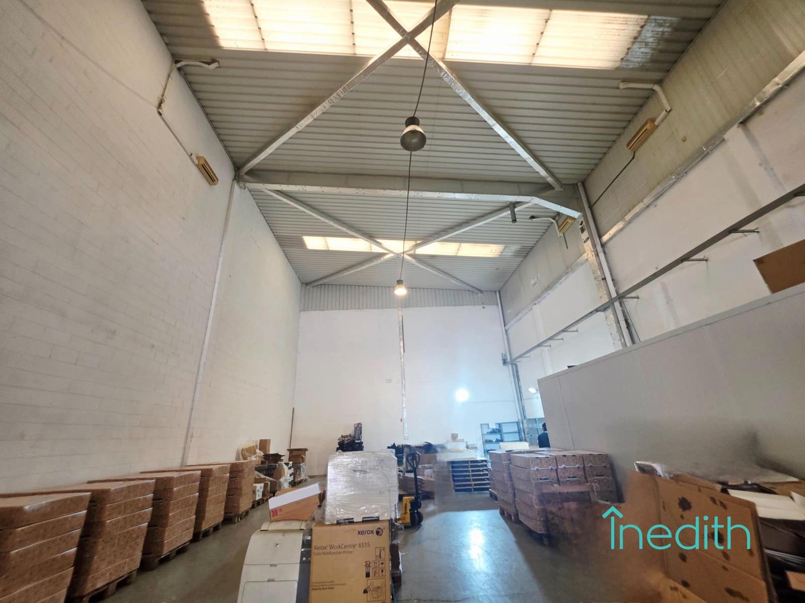 Business for rent in Cornella de Llobregat with garage - € 3,600 (Ref: 9401315)