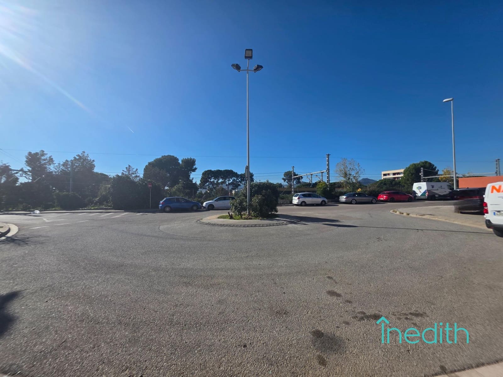 Business for rent in Cornella de Llobregat with garage - € 3,600 (Ref: 9401315)