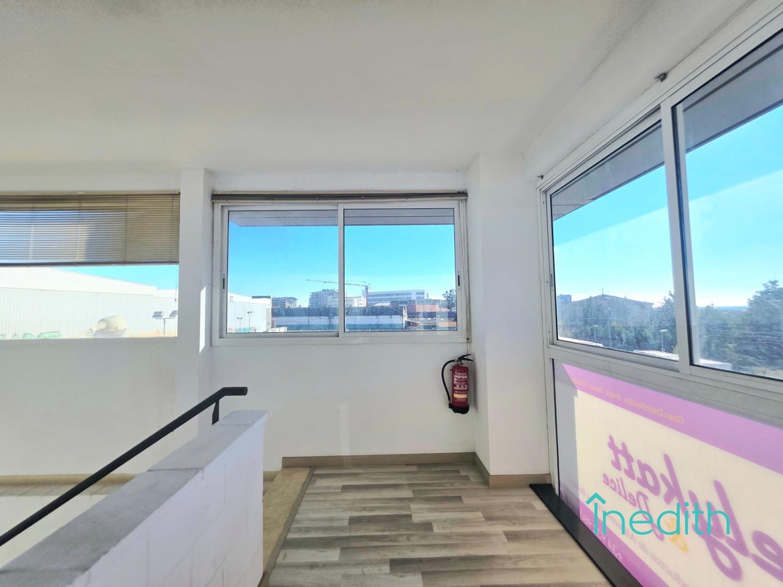 Business for rent in Cornella de Llobregat with garage - € 3,600 (Ref: 9401315)