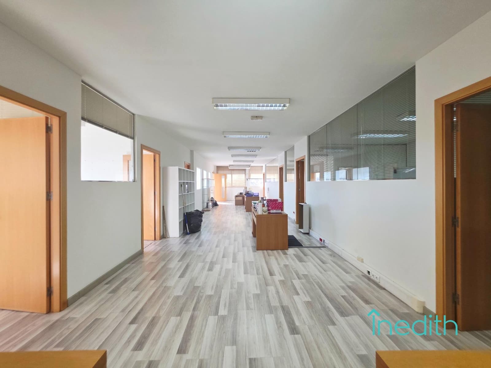 Business for rent in Cornella de Llobregat with garage - € 3,600 (Ref: 9401315)