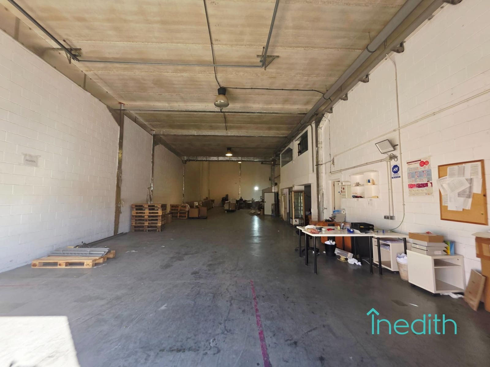 Business for rent in Cornella de Llobregat with garage - € 3,600 (Ref: 9401315)