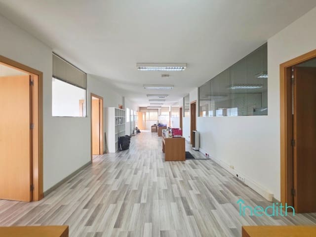 Business for rent in Cornellà de Llobregat with garage - € 3,600 (Ref: 9401315)