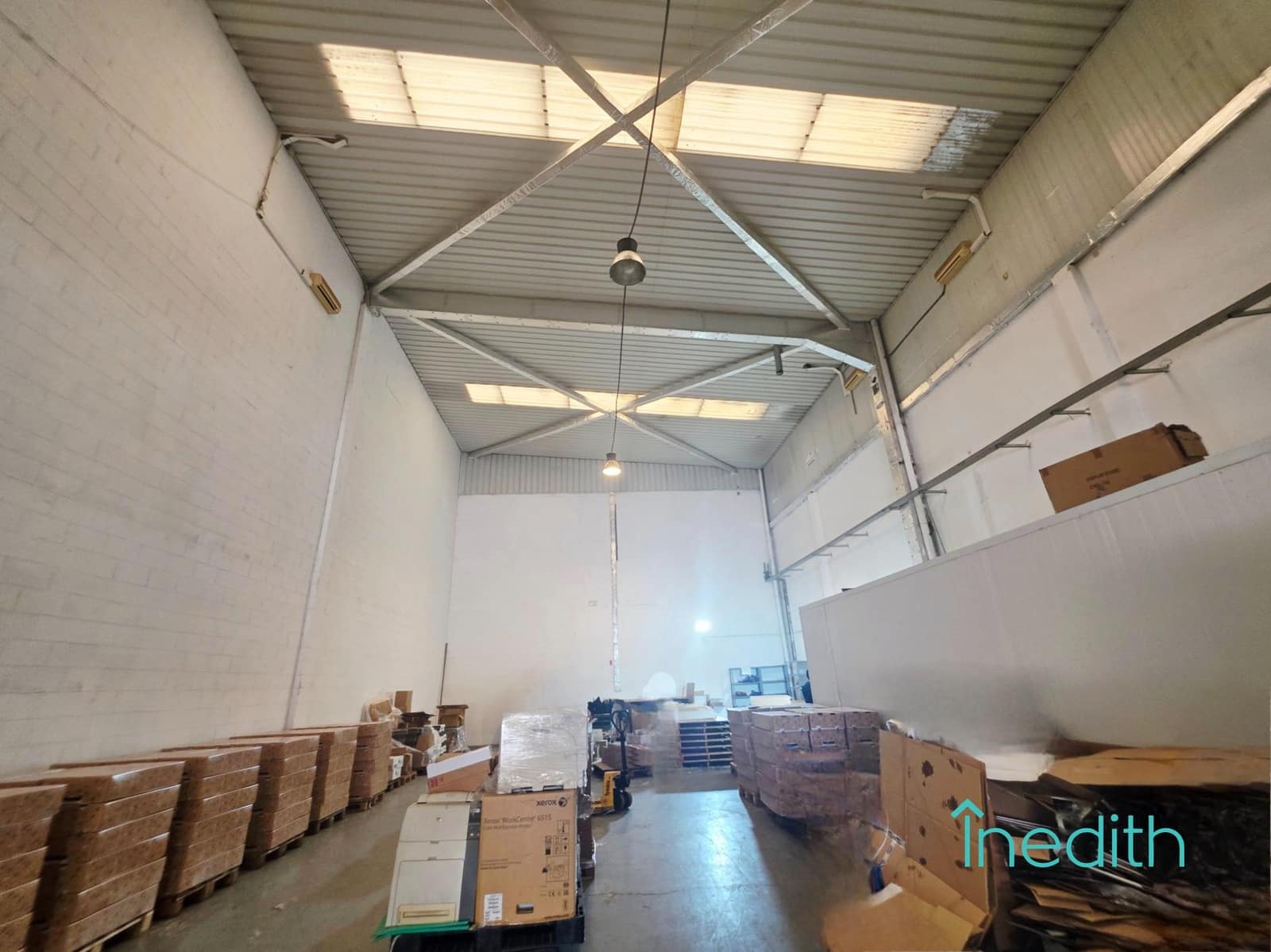 Business for rent in Cornella de Llobregat with garage - € 3,600 (Ref: 9401315)