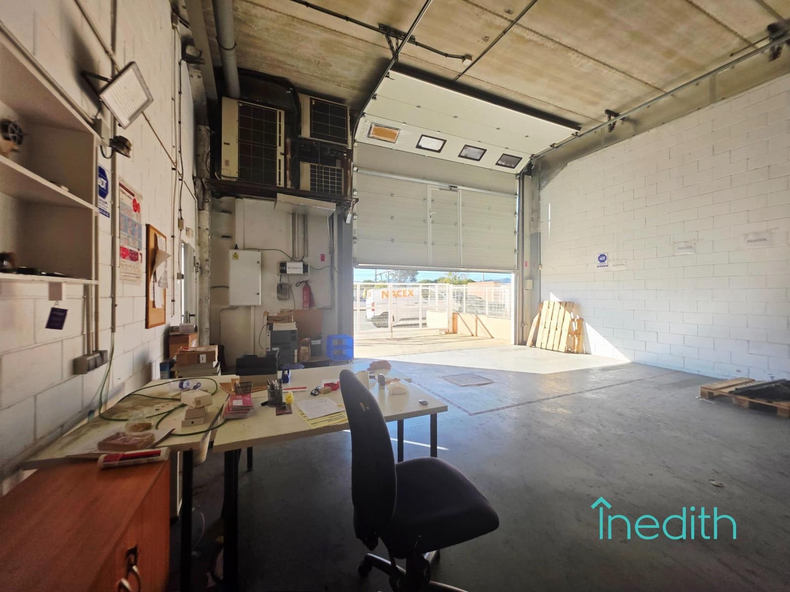 Business for rent in Cornella de Llobregat with garage - € 3,600 (Ref: 9401315)