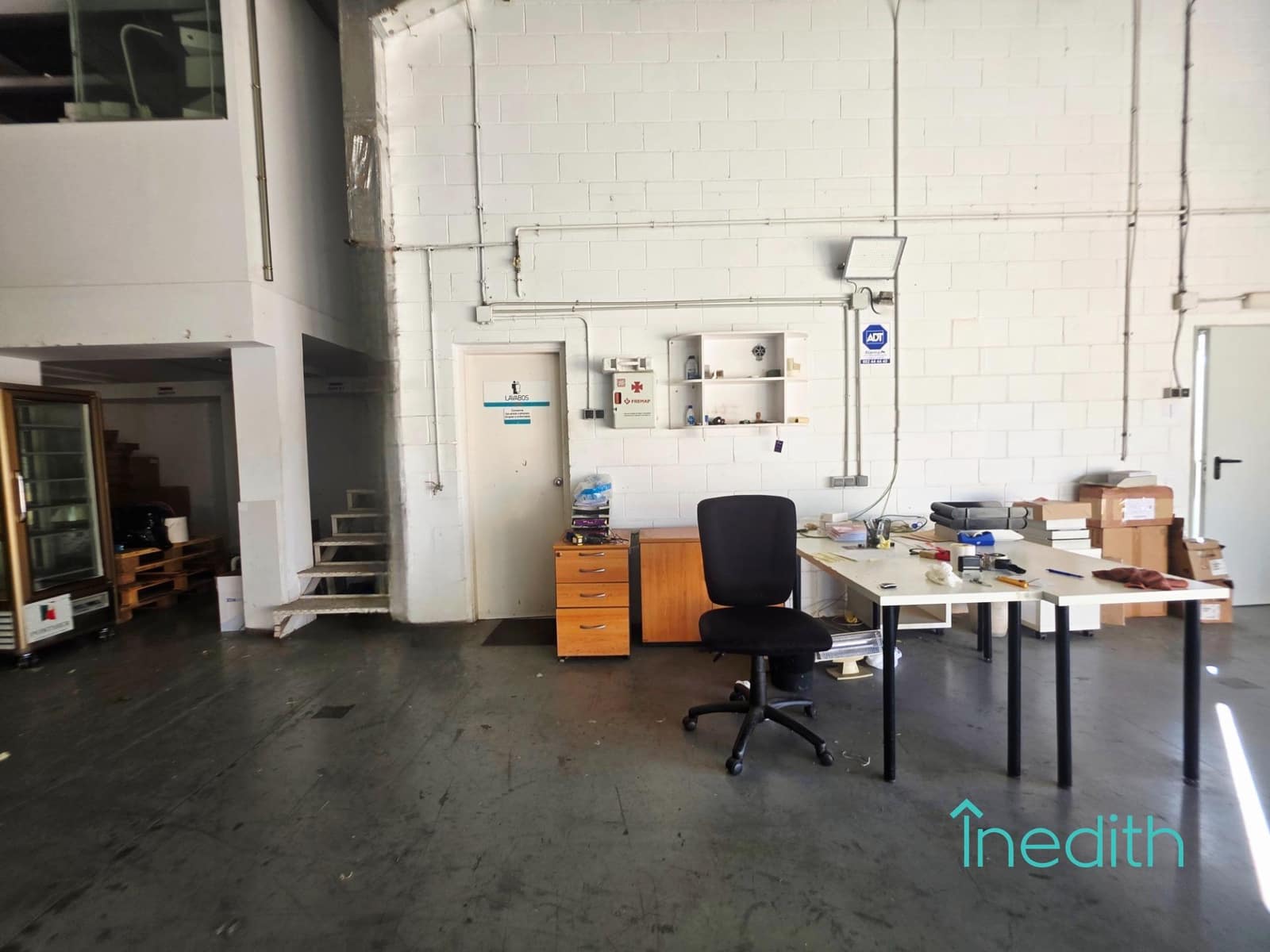 Business for rent in Cornella de Llobregat with garage - € 3,600 (Ref: 9401315)