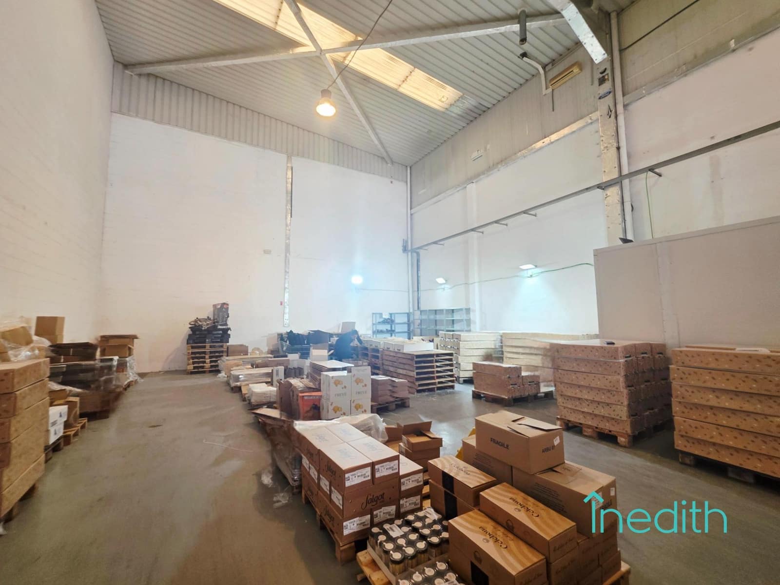 Business for rent in Cornella de Llobregat with garage - € 3,600 (Ref: 9401315)