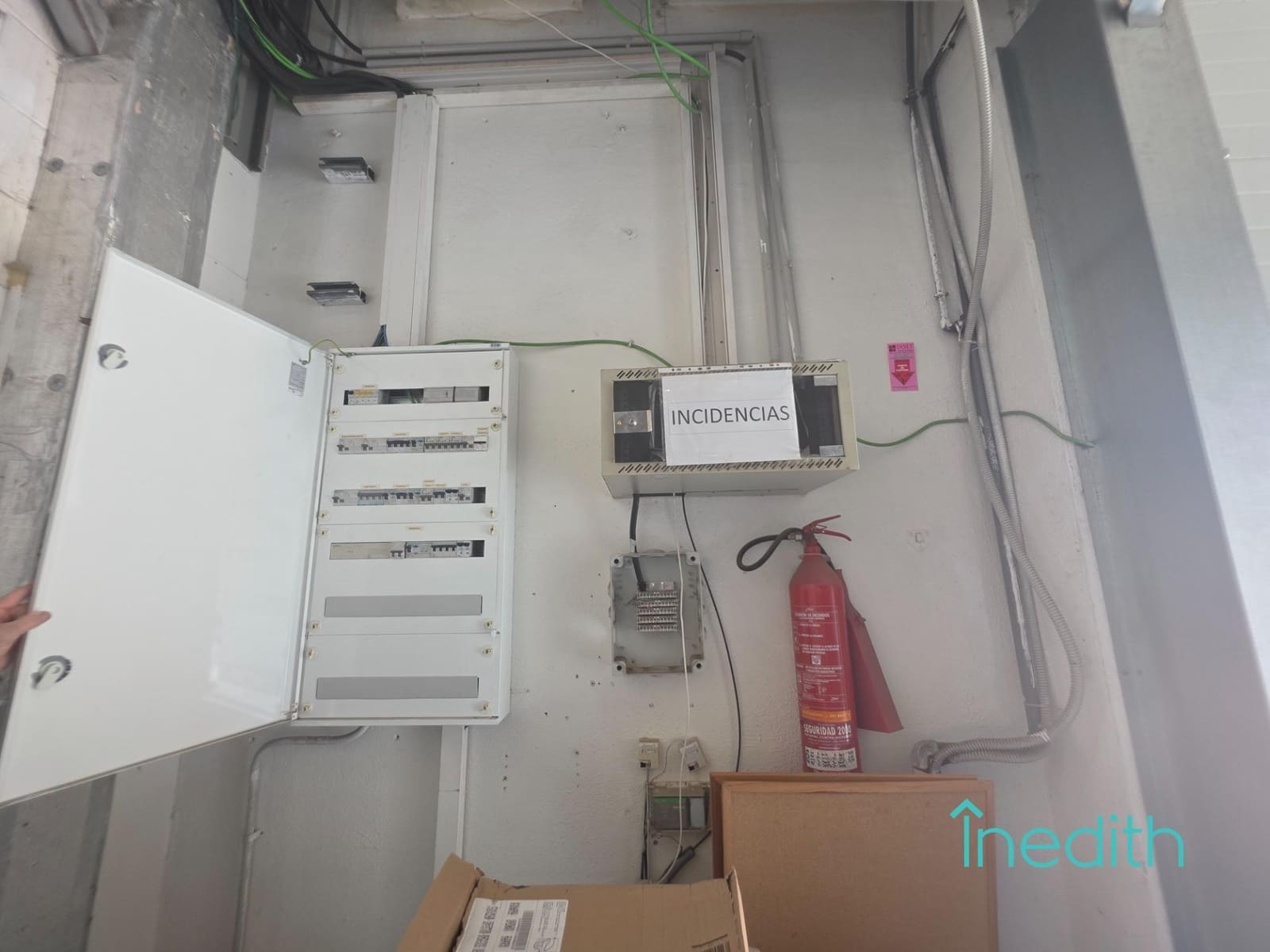 Business for rent in Cornella de Llobregat with garage - € 3,600 (Ref: 9401315)