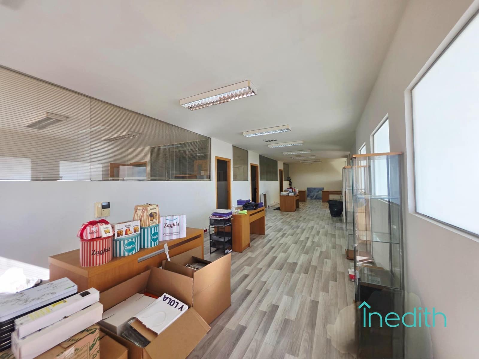 Business for rent in Cornella de Llobregat with garage - € 3,600 (Ref: 9401315)
