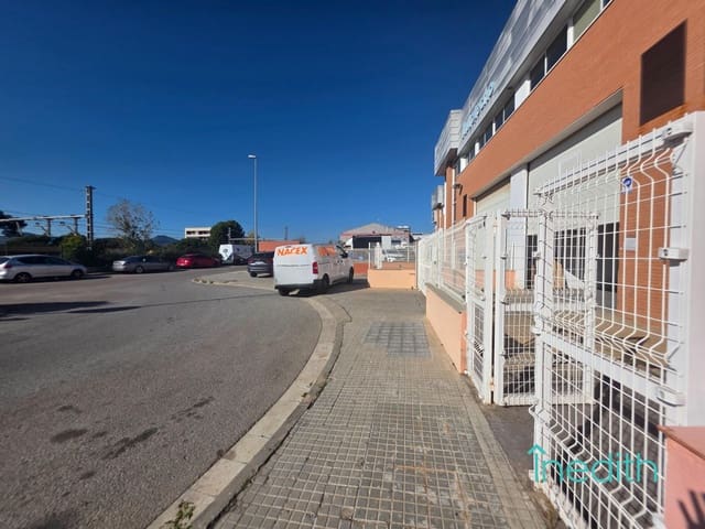 Business for rent in Cornellà de Llobregat with garage - € 3,600 (Ref: 9401315)