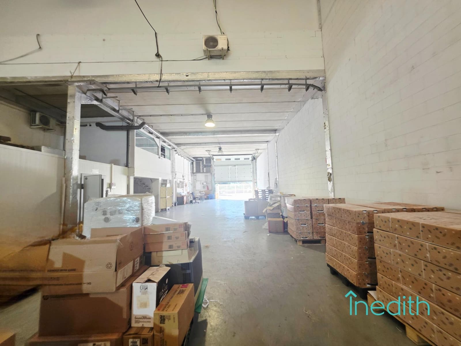 Business for rent in Cornella de Llobregat with garage - € 3,600 (Ref: 9401315)